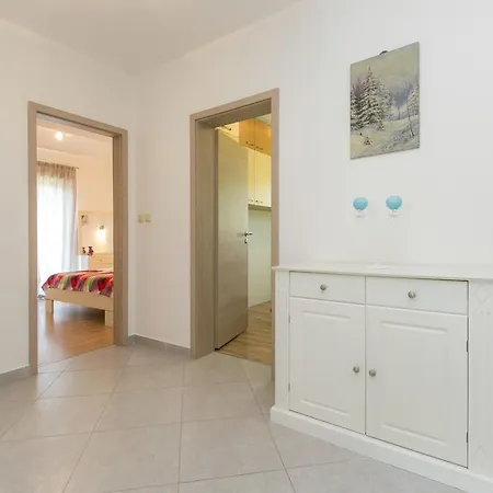 Apartament Elina *