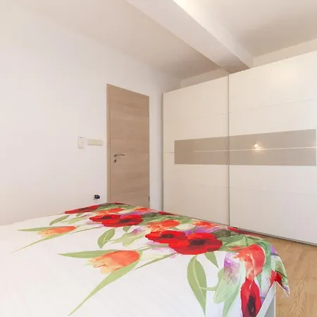 Apartament Elina *